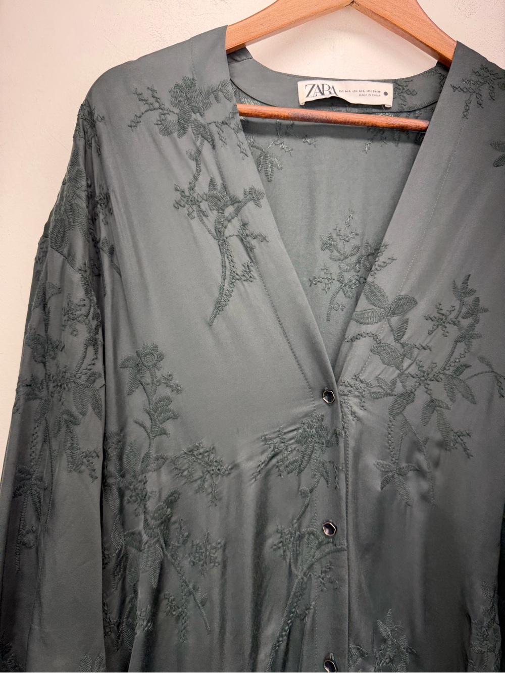 Zara size Medium-Large Women’s Dark Green Satin Floral Embroidered V-neck Dress - Picture 3 of 11